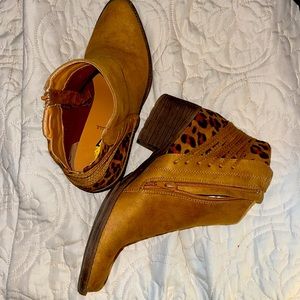 Worn couple times, 7.5 true to size. Bought  at Cavendars.